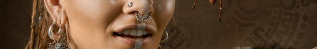 Bridge Piercing von Frau getragen