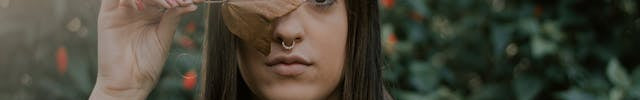 Fake Septum getragen bei einer Frau