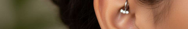 Rook Piercing bei Frau getragen