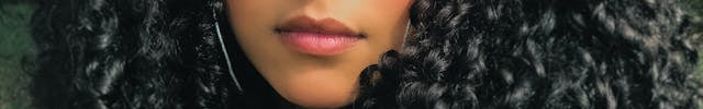 Septum Piercing Frau mit Ohrringen